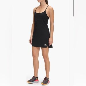 The North face W ARQUE  HIKE DRESS SIZE LARGE color black new with tags